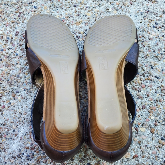 A2 Aerosoles Heelrest Dark Brown Strappy Sandals 7.5 Wedge - Picture 8 of 8